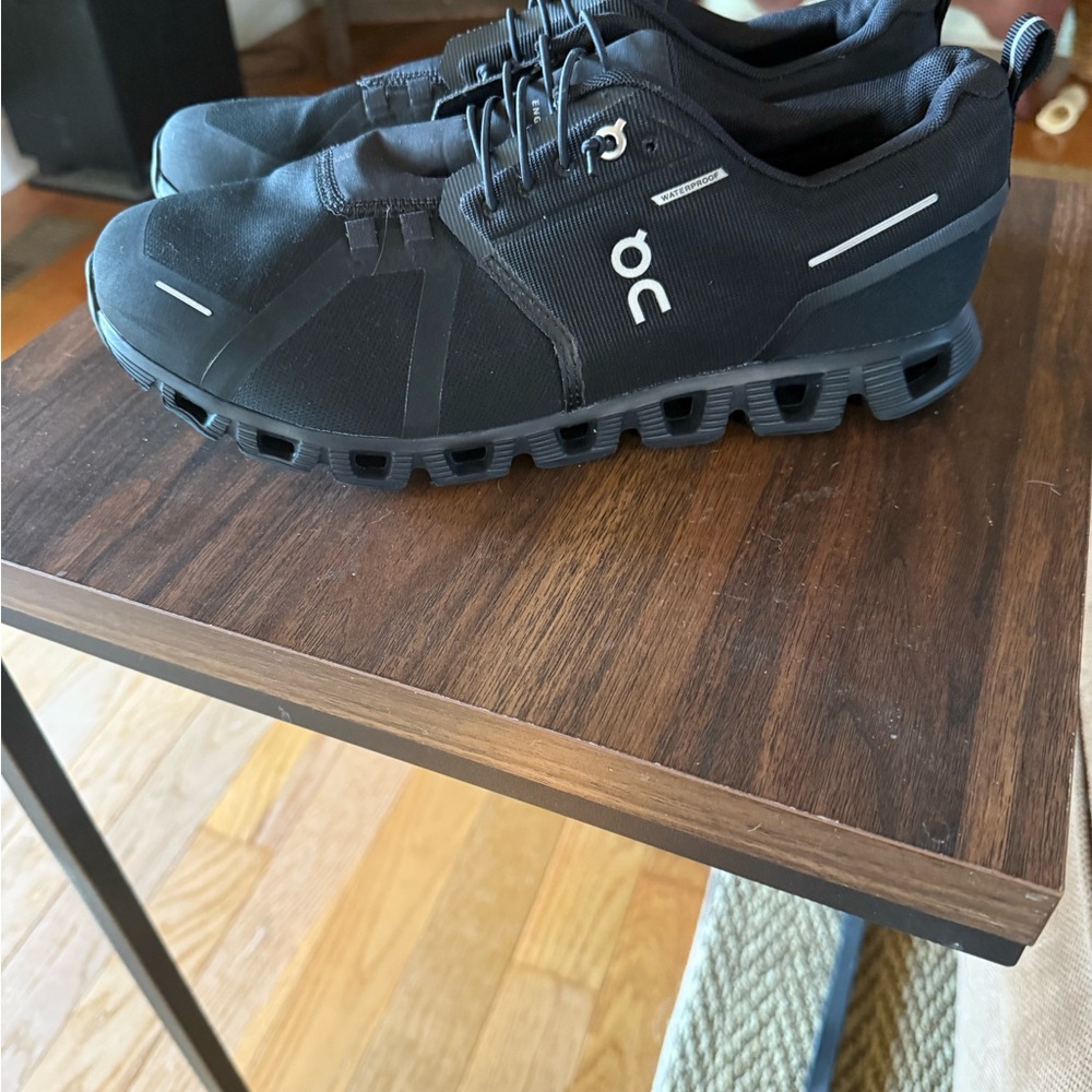 On Running Men's Black Athletic Shoes new with out box